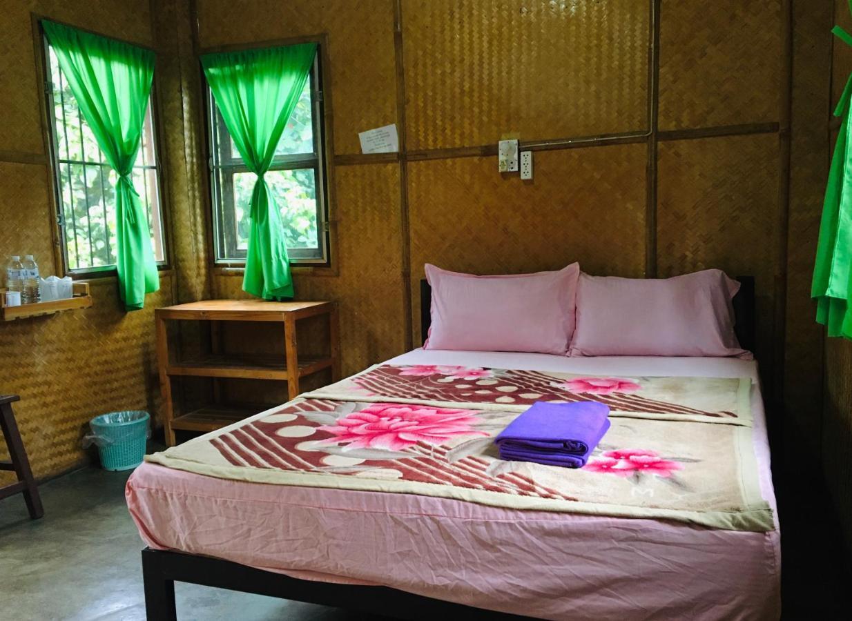 Golden Hut -Chill Bungalows In Town黄金泰式传统独栋小屋 Pai Eksteriør billede
